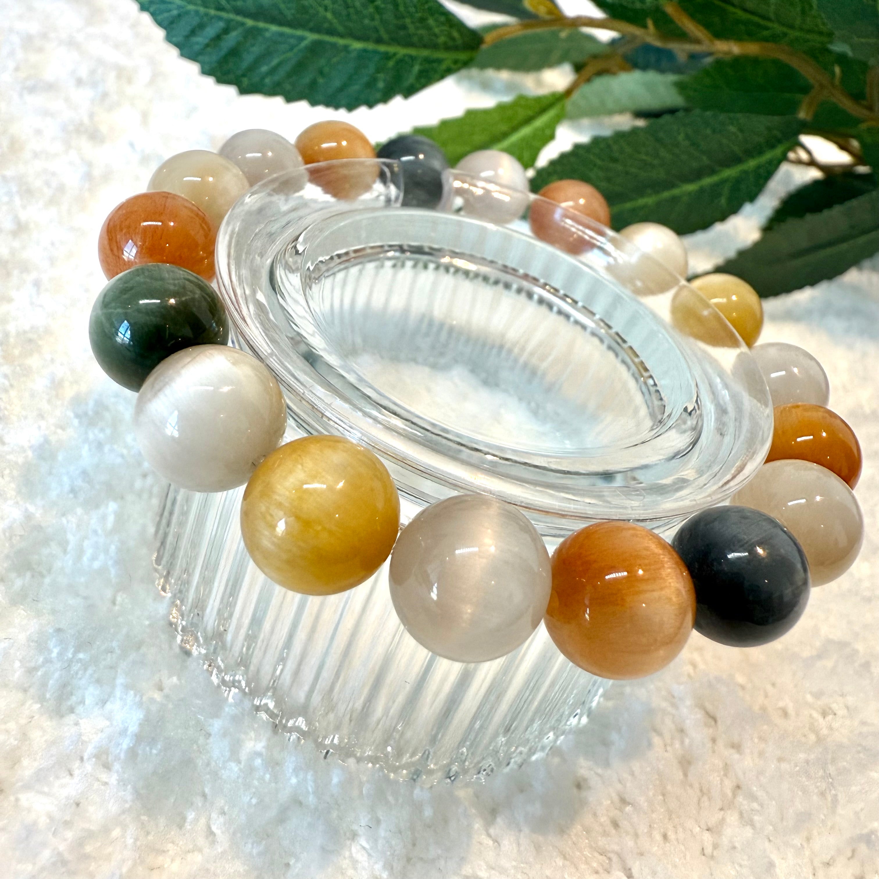 Rabbit Hair Quartz with Cat’s Eye Effect Crystal Bracelet, 10mm