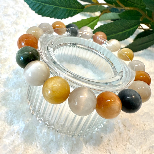 Rabbit Hair Quartz with Cat’s Eye Effect Crystal Bracelet, 10mm