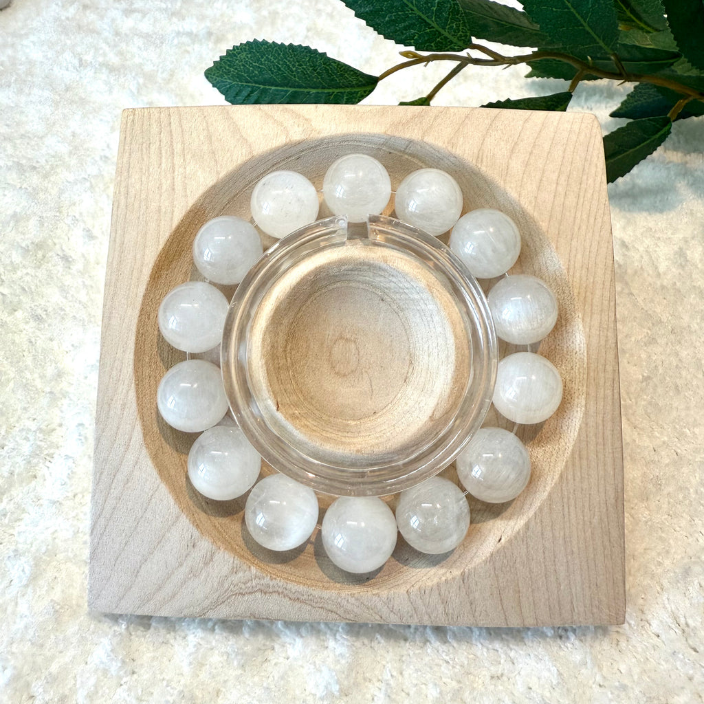 White Rabbit Hair Quartz with Cat’s Eye Effect Crystal Bracelet, 13.5mm