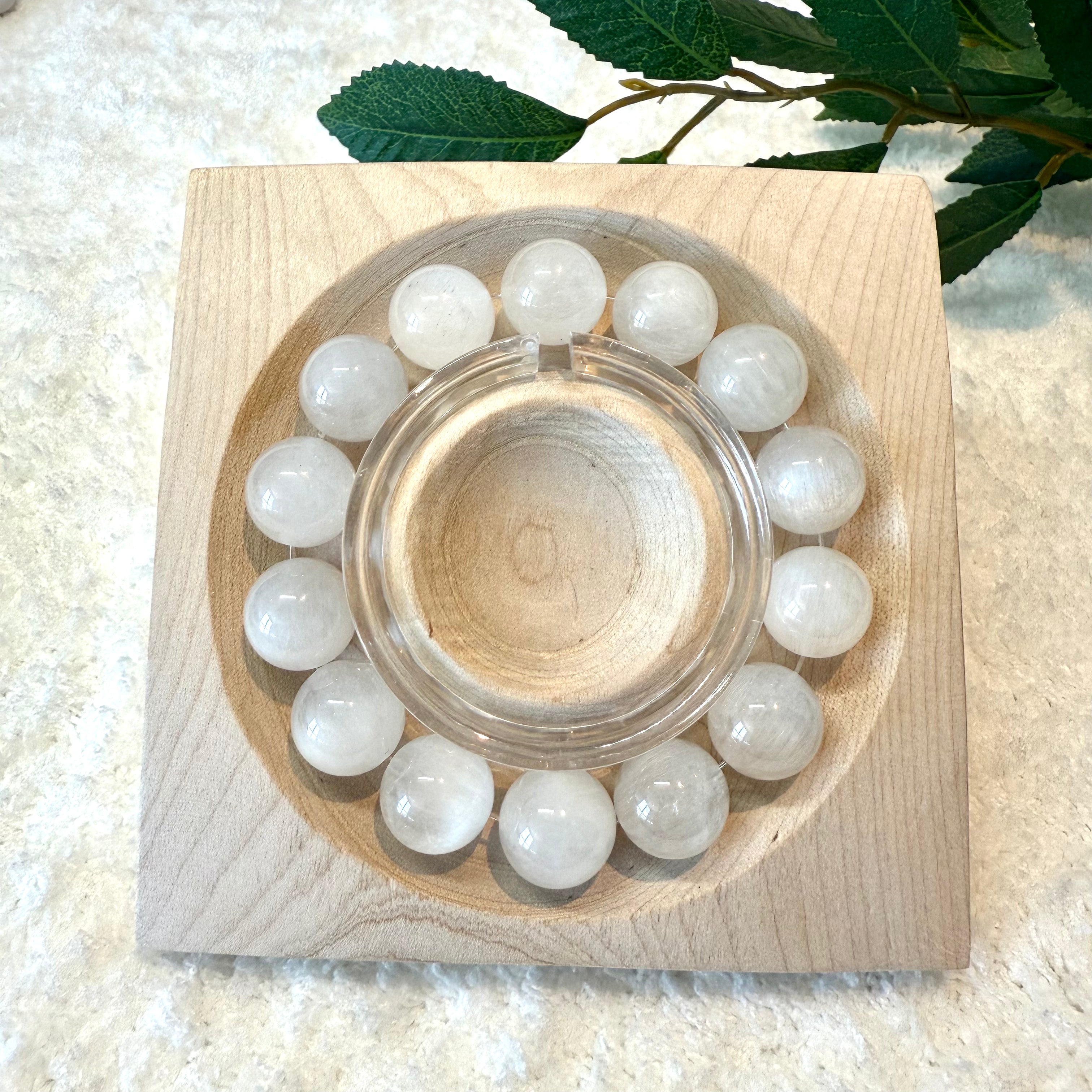 White Rabbit Hair Quartz with Cat’s Eye Effect Crystal Bracelet, 13.5mm